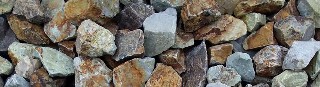 Фото мраморной крошки медового цвета.