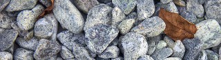 Фото галтованной гранитной крошки змеевика сине-зеленого.