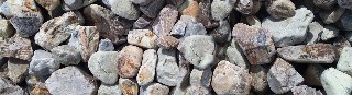 Фото галтованной мраморной крошки медового цвета.